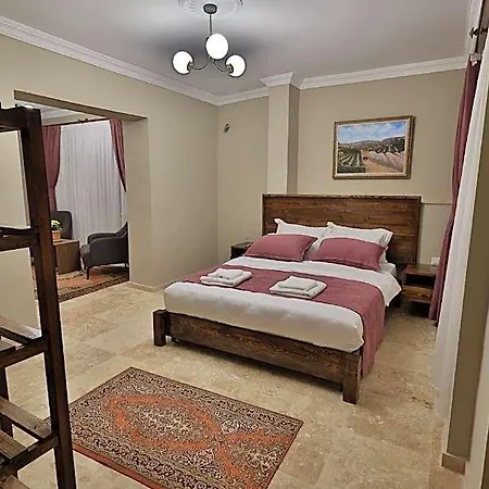 Yellow Stone House Hotel